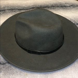 Olive big rimmed hat